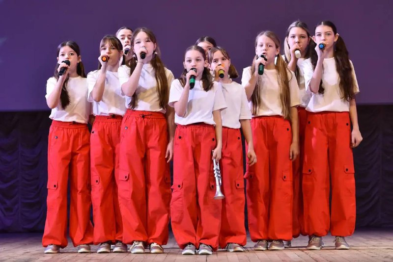 На сцене ДК «Судоремонтник» (ул На сцене ДК «Судоремонтник» (ул