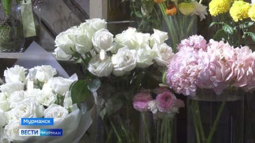 Опасно красивы: в Мурманске сотрудники Россельхознадзора проверили букеты на наличие насекомых