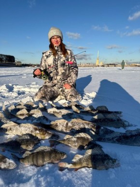 20-летняя рыбачка из Петербурга покоряет рыбацкие сообщества Заполярья