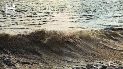 Вышедший из Мурманска российский газовоз "Арктик Метагаз" атакован украинскими безэкипажными катерами в Средиземном море