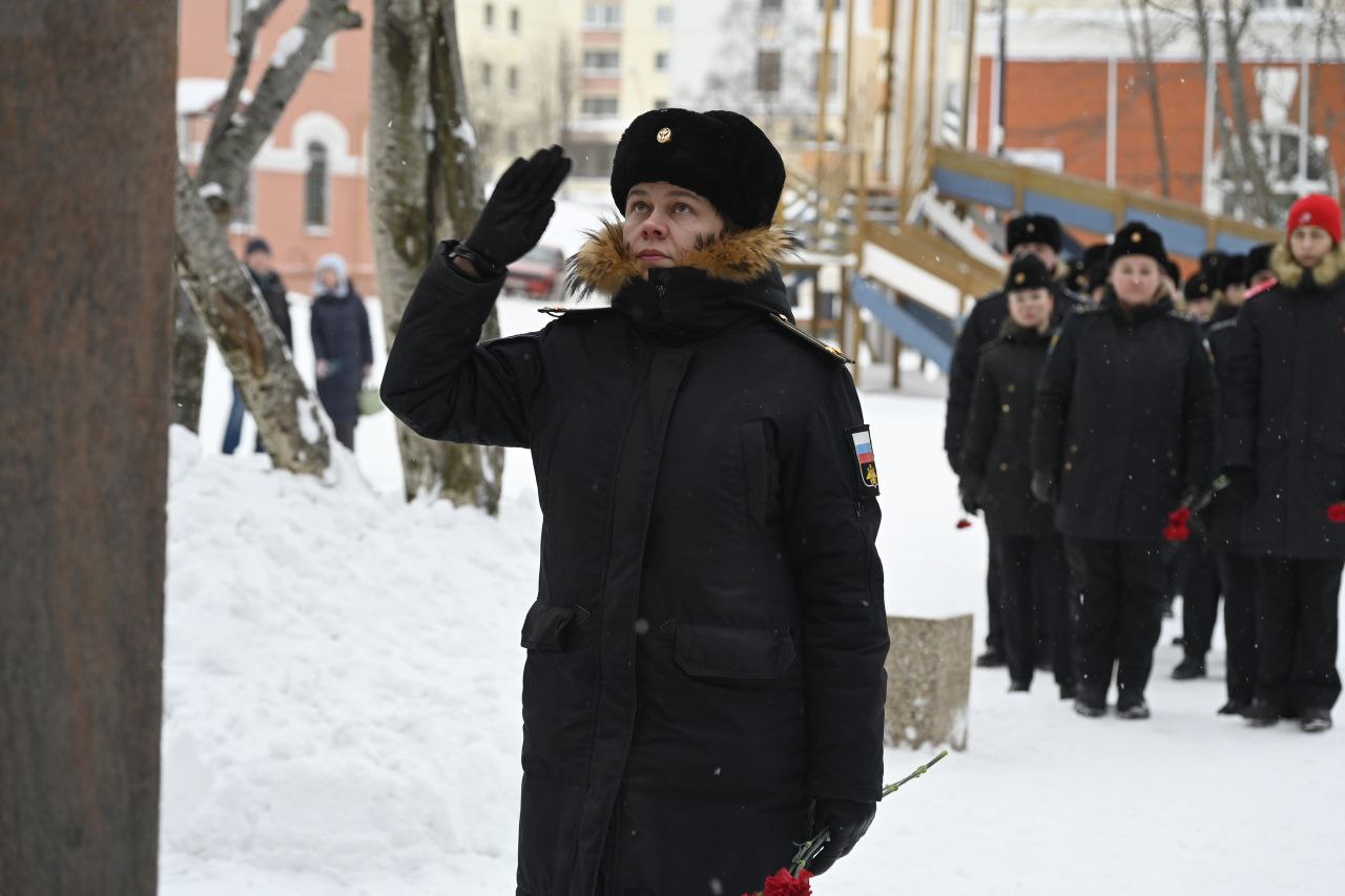 В Североморске почтили память Героя России генерал-майора Тимура Апакидзе В Североморске почтили память Героя России генерал-майора Тимура Апакидзе