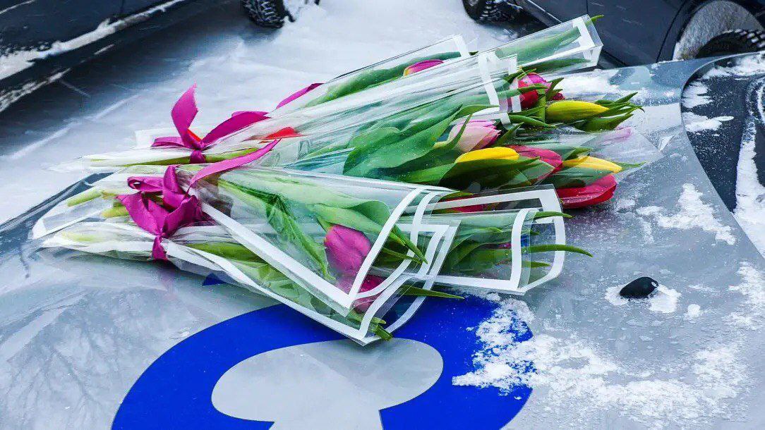 Сегодня сотрудники отделения Госавтоинспекции по ЗАТО Видяево приняли участие во Всероссийской акции "Цветы для автоледи" Сегодня сотрудники отделения Госавтоинспекции по ЗАТО Видяево приняли участие во Всероссийской акции "Цветы для автоледи"