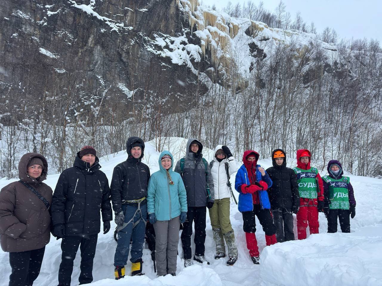 В Мурманске определили сильнейших ледолазов региона В Мурманске определили сильнейших ледолазов региона
