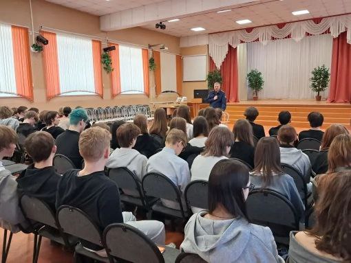 Следователь следственного отдела по городу Мончегорску СУ СК России Мурманской области провел профилактическую беседу со школьниками