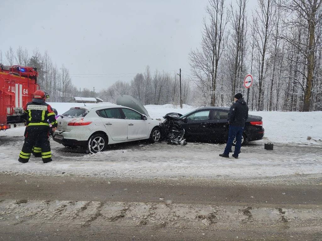 16 марта в 08 часов 39 минут на 15 км + 530 м автодороги "Кандалакша - Полярные Зори" водитель, 1992 года рождения, управляя автомобилем "Рено 16 марта в 08 часов 39 минут на 15 км + 530 м автодороги "Кандалакша - Полярные Зори" водитель, 1992 года рождения, управляя автомобилем "Рено