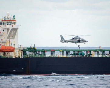 Европа пошла на абордаж. Французы в Средиземном море взяли на абордаж танкер Deyna, шедший из Мурманска под флагом Мозамбика