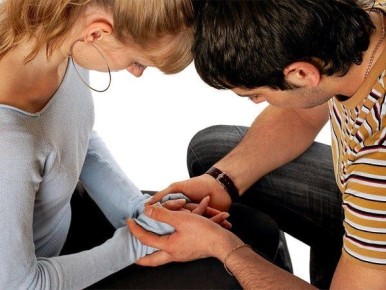 Как избавиться от ревности в отношениях: советы и подходы