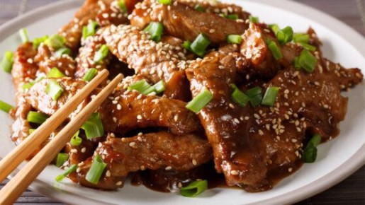 Нежное мясо за 10 минут: как сода подарит блюду сочность