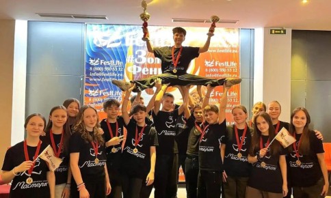 Ансамбль "Мастерок" из Североморска получил Гран-при на международном конкурсе "Золотой Феникс" в Санкт-Петербурге