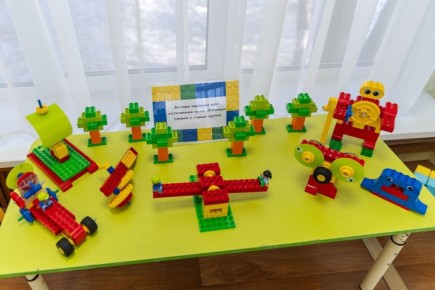 Мурманские дошкольники продемонстрировали навыки моделирования и программирования в финале городского фестиваля научно-технического творчества