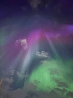 Волшебное сияние в апрельском небе Заполярья