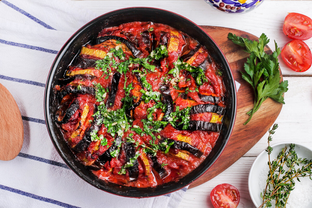 Удивительный рататуй с баклажанами: простой рецепт для любого повода