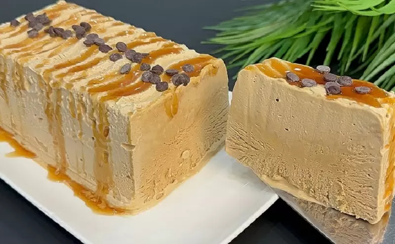 Летний десерт без хлопот: как приготовить итальянский семифредо с кофейным акцентом