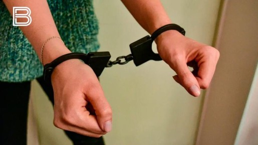 Юную мурманчанку — курьера мошенников заключили под стражу