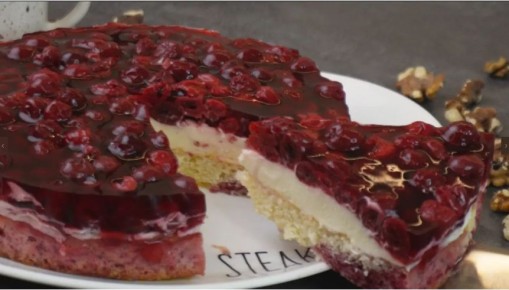 Вдохновение на кухне: откройте для себя пирог «Ягодный вихрь»