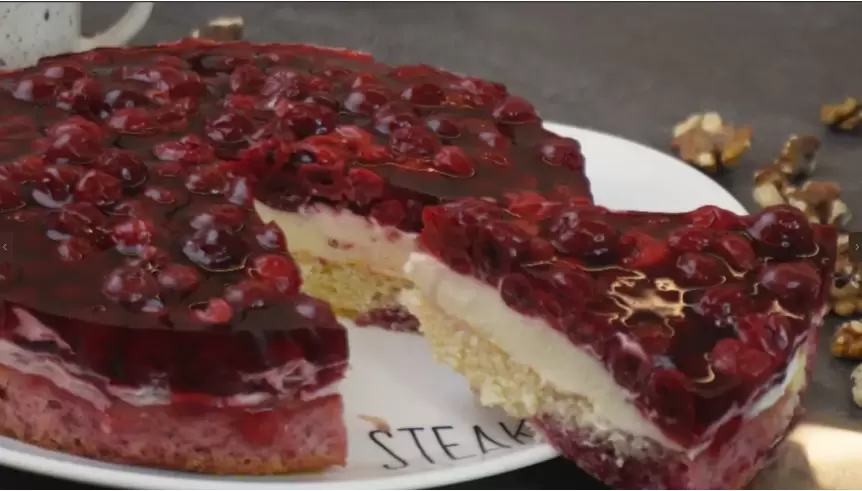 Вдохновение на кухне: откройте для себя пирог «Ягодный вихрь»