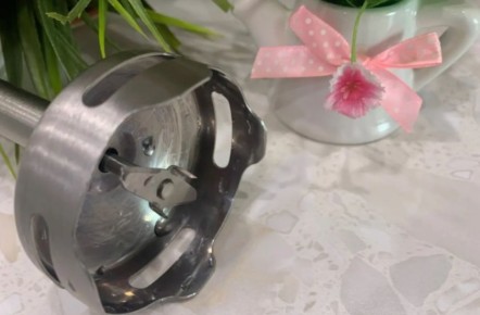 За одну минуту без контакта с грязью: как чистить блендер эффективно