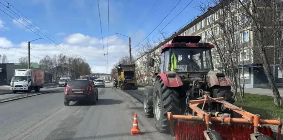 Андрей Чибис: высокая конкуренция – в 2026 году на ремонт дорог в Мурманской области вышли 36 подрядчиков Андрей Чибис: высокая конкуренция – в 2026 году на ремонт дорог в Мурманской области вышли 36 подрядчиков