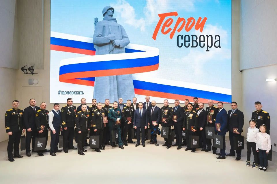 Андрей Чибис вручил дипломы выпускникам образовательного этапа региональной кадровой программы «Герои Севера»