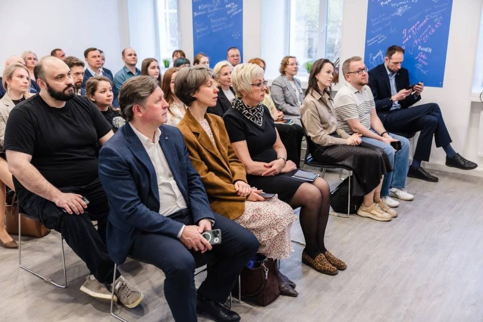 В штабе общественной поддержки «Единой России» (просп В штабе общественной поддержки «Единой России» (просп