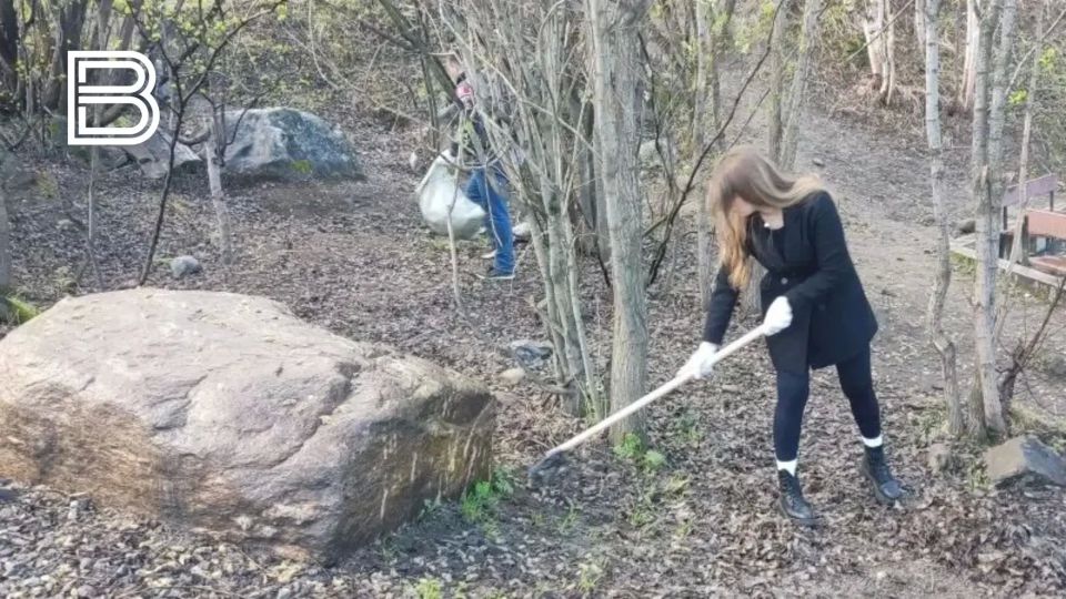 На субботник у озер и ручьев Мурманска вышли 1 579 человек На субботник у озер и ручьев Мурманска вышли 1 579 человек
