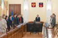 На оперативном совещании в правительстве Мурманской области почтили минутой молчания память героев Великой Победы