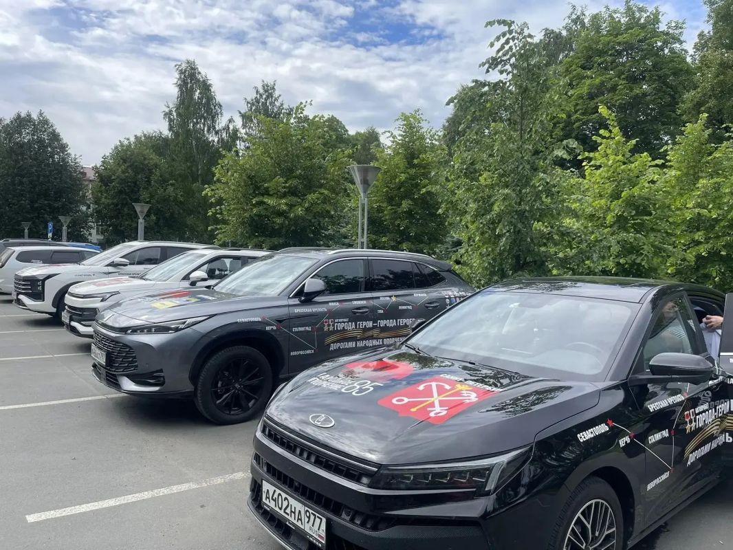 Автопробег «Дорогами народных ополченцев» стартовал в Мурманске Автопробег «Дорогами народных ополченцев» стартовал в Мурманске