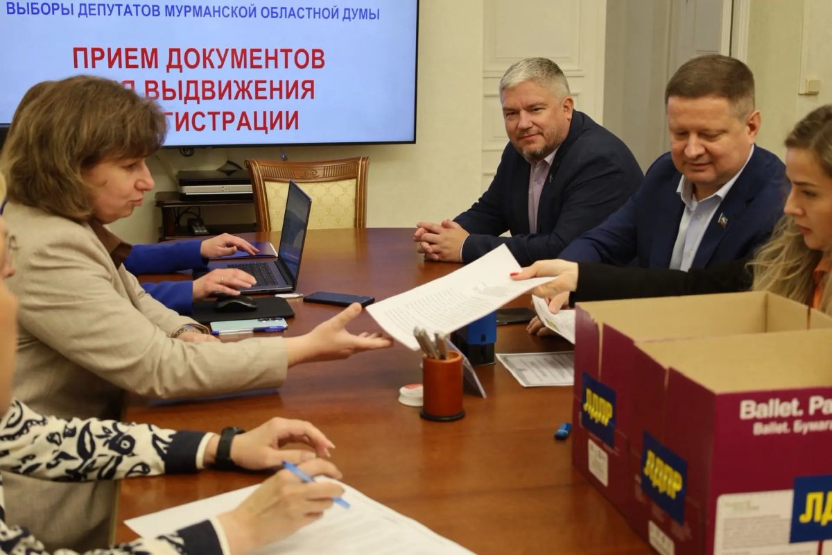 В Избирательную комиссию Мурманской области документы по выдвижению областного списка кандидатов по выборам депутатов Мурманской областной Думы восьмого созыва представило Мурманское региональное отделение Политической... В Избирательную комиссию Мурманской области документы по выдвижению областного списка кандидатов по выборам депутатов Мурманской областной Думы восьмого созыва представило Мурманское региональное отделение Политической...