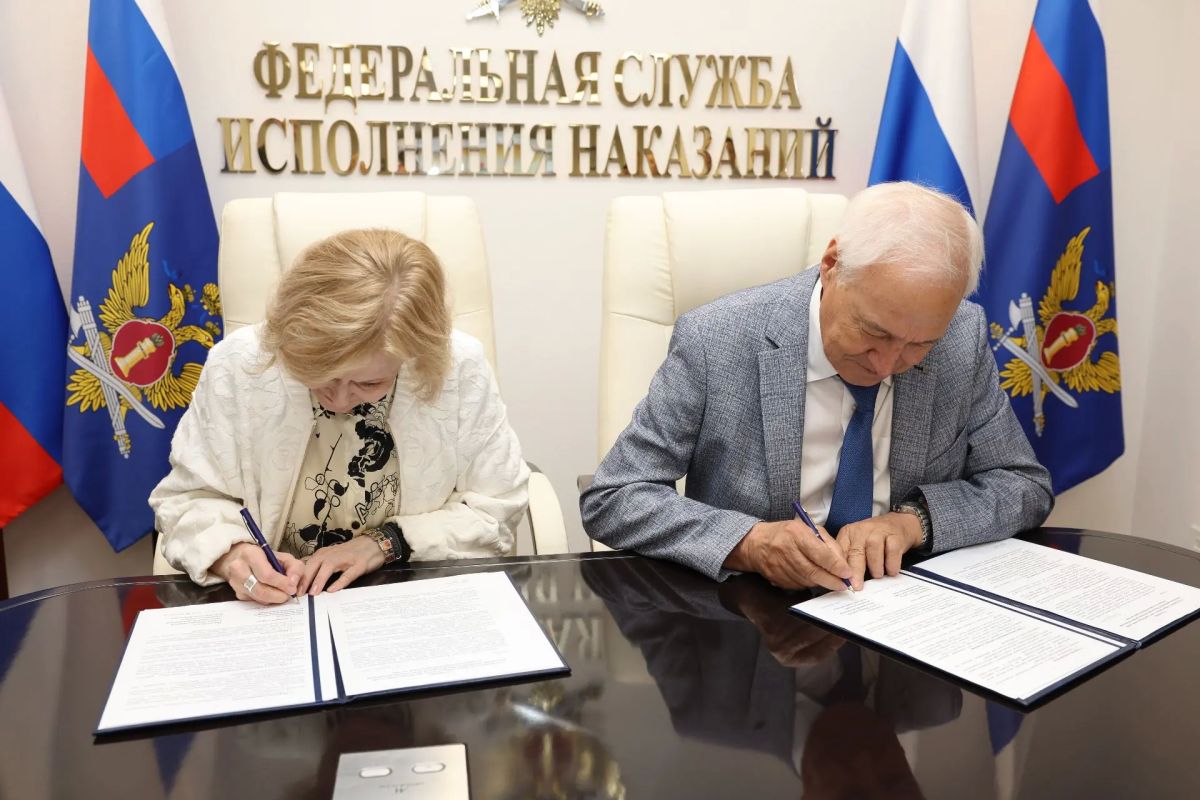 Охарактеризовав деятельность общественных советов как предметную, плодотворную и конструктивную, Александр Розин довел до участников информацию о ключевых проектах, содействующих решению возложенных на УИС задач, а также... Охарактеризовав деятельность общественных советов как предметную, плодотворную и конструктивную, Александр Розин довел до участников информацию о ключевых проектах, содействующих решению возложенных на УИС задач, а также...