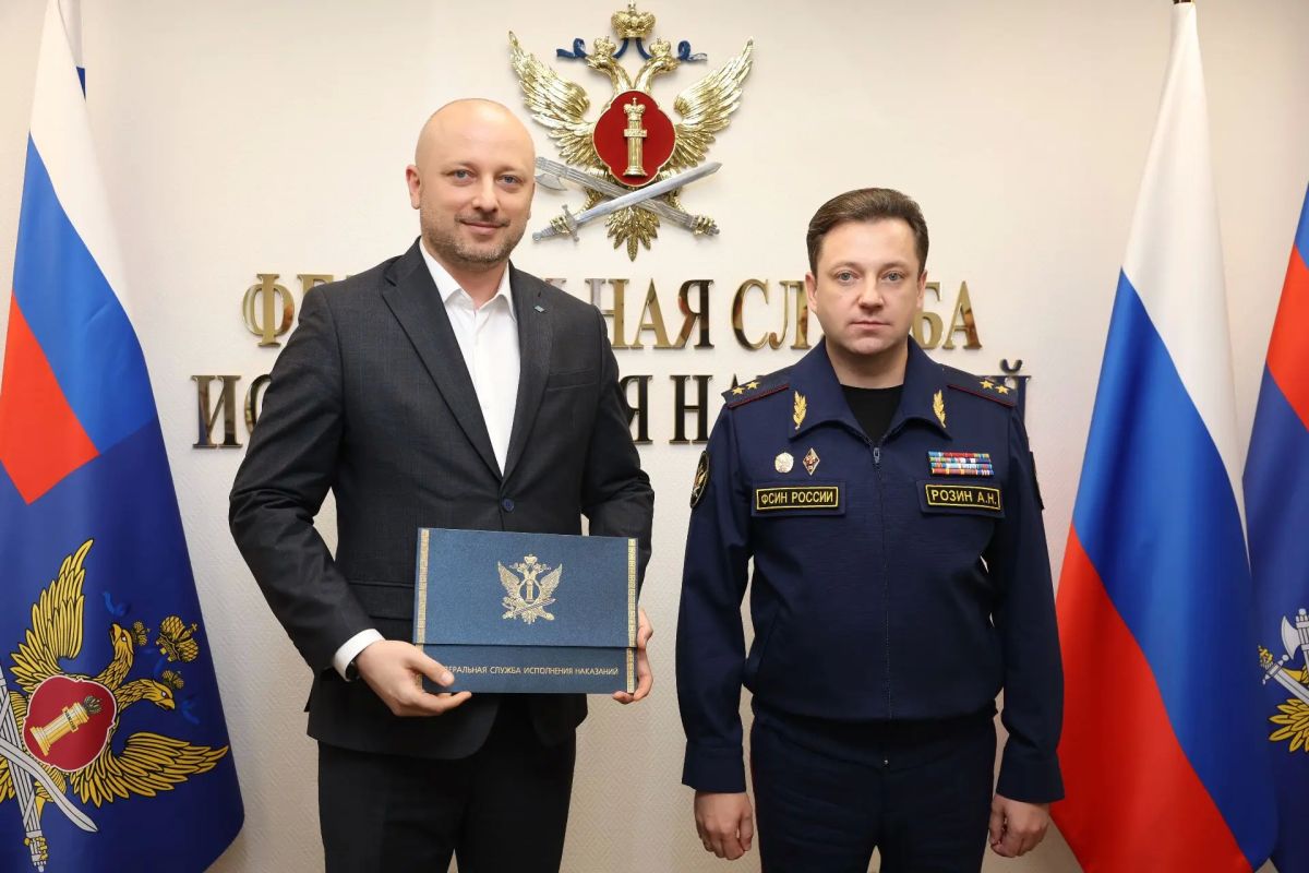 Охарактеризовав деятельность общественных советов как предметную, плодотворную и конструктивную, Александр Розин довел до участников информацию о ключевых проектах, содействующих решению возложенных на УИС задач, а также... Охарактеризовав деятельность общественных советов как предметную, плодотворную и конструктивную, Александр Розин довел до участников информацию о ключевых проектах, содействующих решению возложенных на УИС задач, а также...