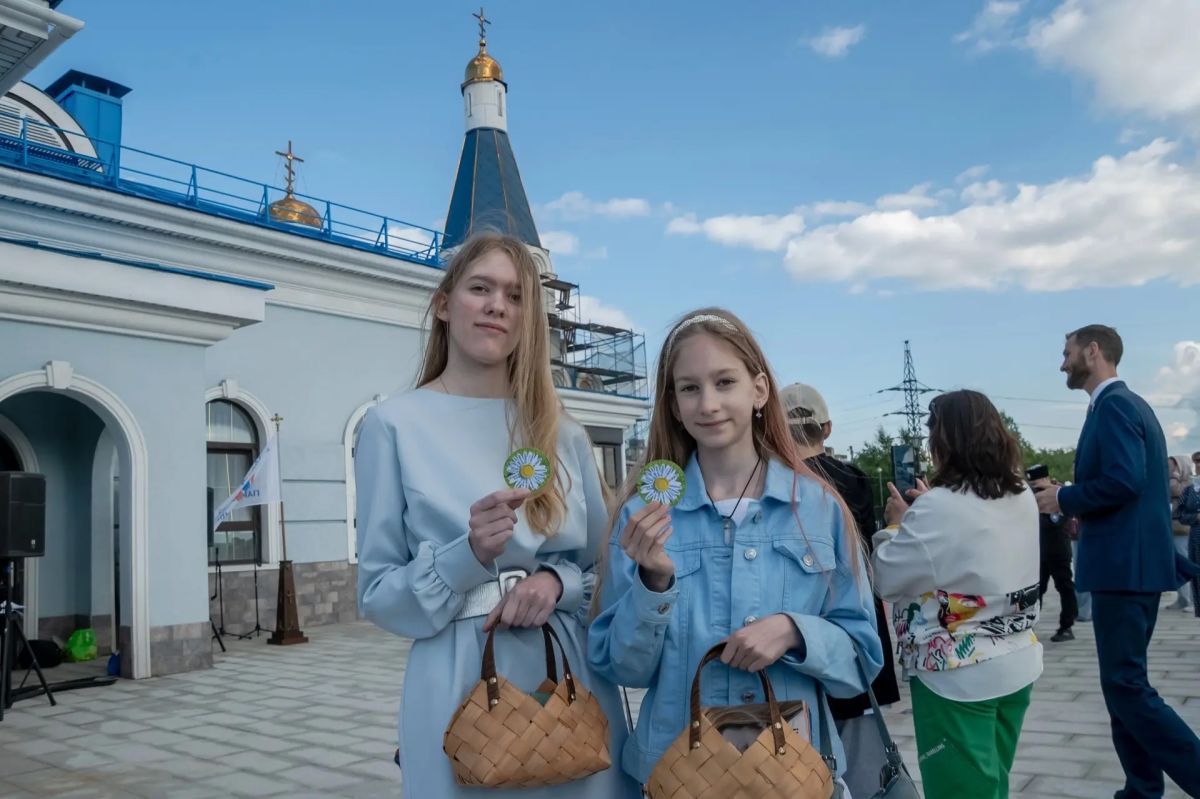 Накануне на территории Храма Спаса на водах и Духовного реабилитационноспортивного центра «Защитники Отечества» развернулся праздник, посвященный Дню семьи, любви и верности Накануне на территории Храма Спаса на водах и Духовного реабилитационноспортивного центра «Защитники Отечества» развернулся праздник, посвященный Дню семьи, любви и верности