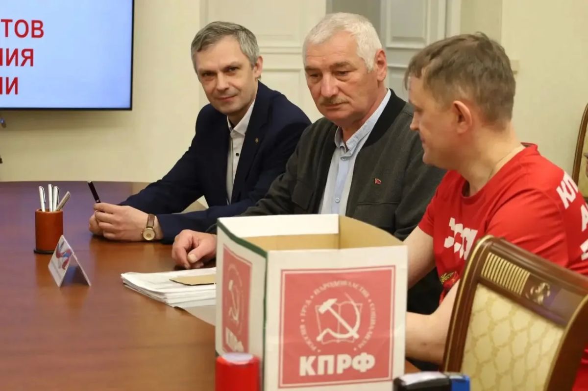 В Избирательную комиссию Мурманской области документы по выдвижению областного списка кандидатов по выборам депутатов Мурманской областной Думы восьмого созыва представило КПРФ – МУРМАНСКОЕ ОБЛАСТНОЕ ОТДЕЛЕНИЕ политической... В Избирательную комиссию Мурманской области документы по выдвижению областного списка кандидатов по выборам депутатов Мурманской областной Думы восьмого созыва представило КПРФ – МУРМАНСКОЕ ОБЛАСТНОЕ ОТДЕЛЕНИЕ политической...