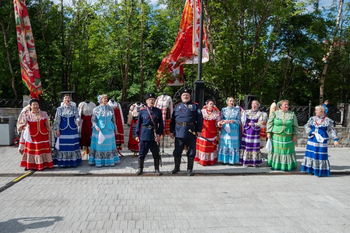Об истоках русских традиций напомнила мурманчанам программа фольклорного праздника — Дня Косоворотки Об истоках русских традиций напомнила мурманчанам программа фольклорного праздника — Дня Косоворотки