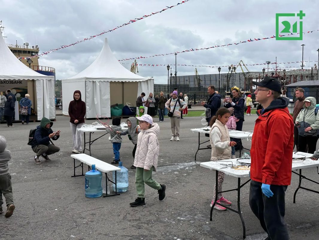 В Мурманске продолжается празднование Дня рыбака В Мурманске продолжается празднование Дня рыбака