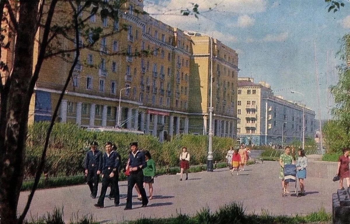 Почему Мурманск выглядит «советским»? Почему Мурманск выглядит «советским»?
