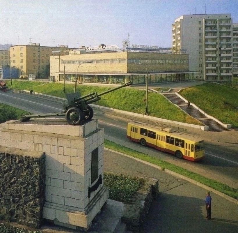 Почему Мурманск выглядит «советским»? Почему Мурманск выглядит «советским»?