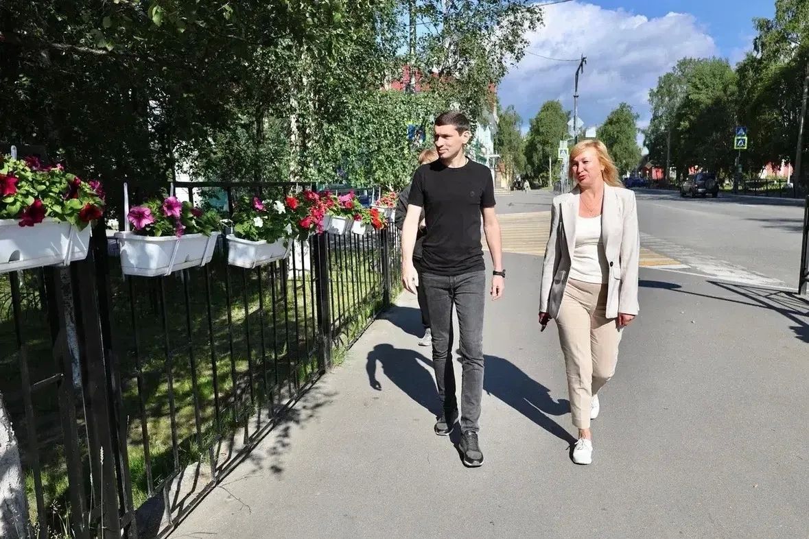 Местные новости. Мурманск Иван Лебедев совместно с и.о. министра транспорта Мурманской области Олегом Стародубцевым, депутатами областной Думы Евгением Тарбаевым и Романом Пономаревым, а также руководителем регионального... Местные новости. Мурманск Иван Лебедев совместно с и.о. министра транспорта Мурманской области Олегом Стародубцевым, депутатами областной Думы Евгением Тарбаевым и Романом Пономаревым, а также руководителем регионального...