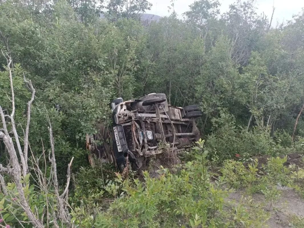 В Мурманской области 14 человек, в том числе ребёнок, госпитализированы после съезда маршрутного автобуса в кювет, сообщили в прокуратуре региона