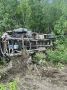 Водитель и 13 пассажиров госпитализированы после съезда маршрутного автобуса в кювет в Мурманской области