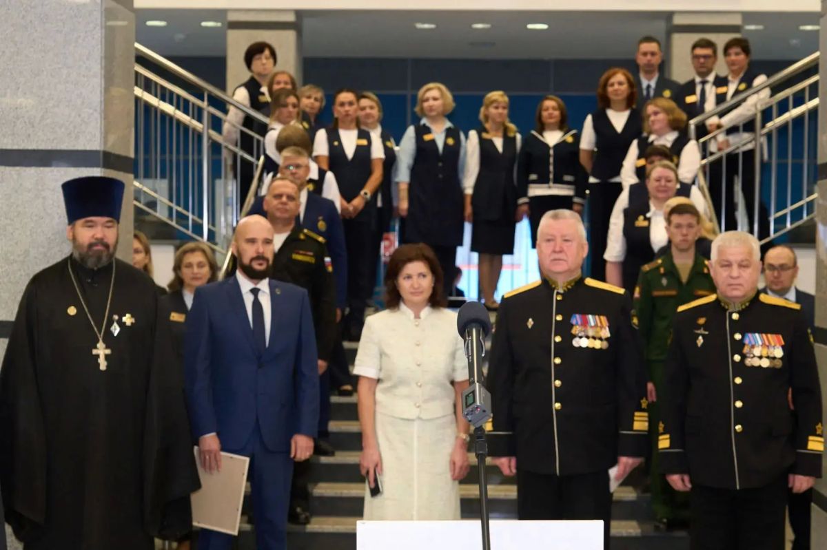 Первый заместитель губернатора Оксана Демченко поздравила с Днем Знаний воспитанников Мурманского филиала Нахимовского военно-морского училища Первый заместитель губернатора Оксана Демченко поздравила с Днем Знаний воспитанников Мурманского филиала Нахимовского военно-морского училища