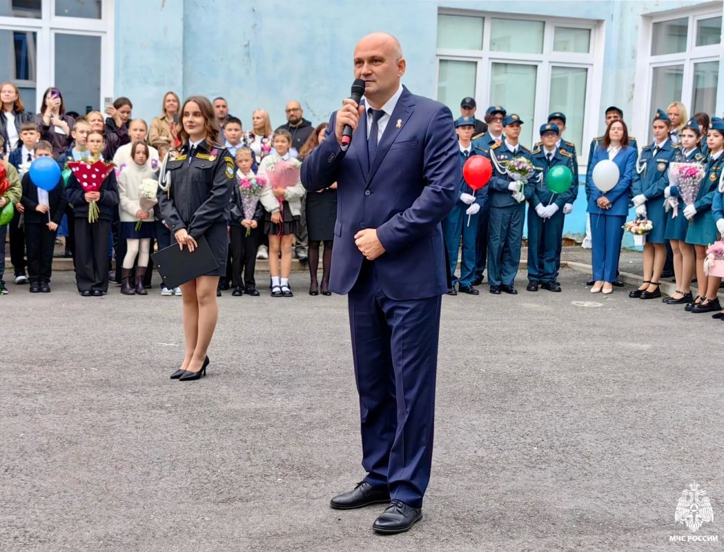 Путь к новым вершинам. Первый сентябрьский день в Мурманской кадетской школе ознаменовал начало нового, ответственного этапа для тех, кто выбрал непростой, но безмерно благородный путь служения Родине Путь к новым вершинам. Первый сентябрьский день в Мурманской кадетской школе ознаменовал начало нового, ответственного этапа для тех, кто выбрал непростой, но безмерно благородный путь служения Родине