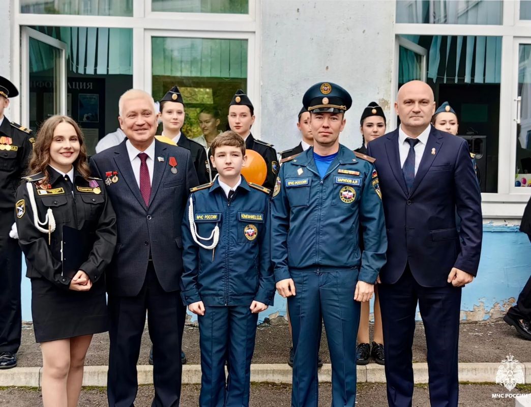 Путь к новым вершинам. Первый сентябрьский день в Мурманской кадетской школе ознаменовал начало нового, ответственного этапа для тех, кто выбрал непростой, но безмерно благородный путь служения Родине Путь к новым вершинам. Первый сентябрьский день в Мурманской кадетской школе ознаменовал начало нового, ответственного этапа для тех, кто выбрал непростой, но безмерно благородный путь служения Родине