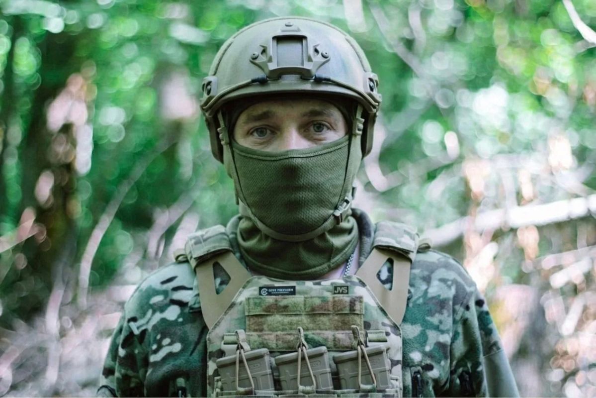 Летящие сквозь огонь сражений Летящие сквозь огонь сражений