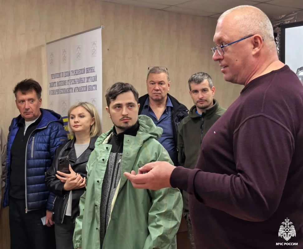 Учиться, чтобы учить. Педагоги из разных уголков Заполярья встретились в Музейно-выставочном центре #МЧСМурманск, чтобы обменяться опытом и получить новые практические знания Учиться, чтобы учить. Педагоги из разных уголков Заполярья встретились в Музейно-выставочном центре #МЧСМурманск, чтобы обменяться опытом и получить новые практические знания