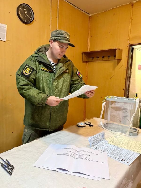 Досрочное голосование в труднодоступных местностях Мурманской области: вертолетный маршрут по побережью Баренцева моря и полуостров Средний и Рыбачий Досрочное голосование в труднодоступных местностях Мурманской области: вертолетный маршрут по побережью Баренцева моря и полуостров Средний и Рыбачий
