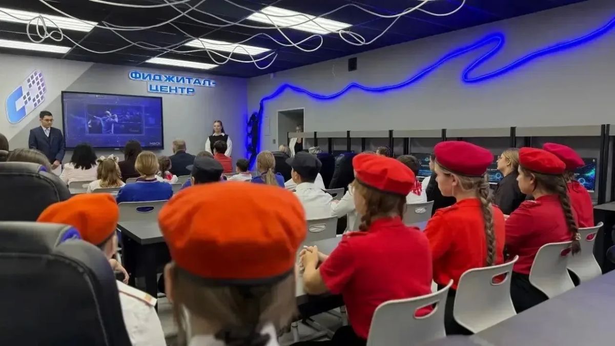 В рамках рабочей поездки в ЗАТО Александровск министр образования и науки Диана Кузнецова и председатель Мурманской областной Думы Сергей Дубовой приняли участие в открытии нового фиджитал-центра в школе № 266 Снежногорска В рамках рабочей поездки в ЗАТО Александровск министр образования и науки Диана Кузнецова и председатель Мурманской областной Думы Сергей Дубовой приняли участие в открытии нового фиджитал-центра в школе № 266 Снежногорска