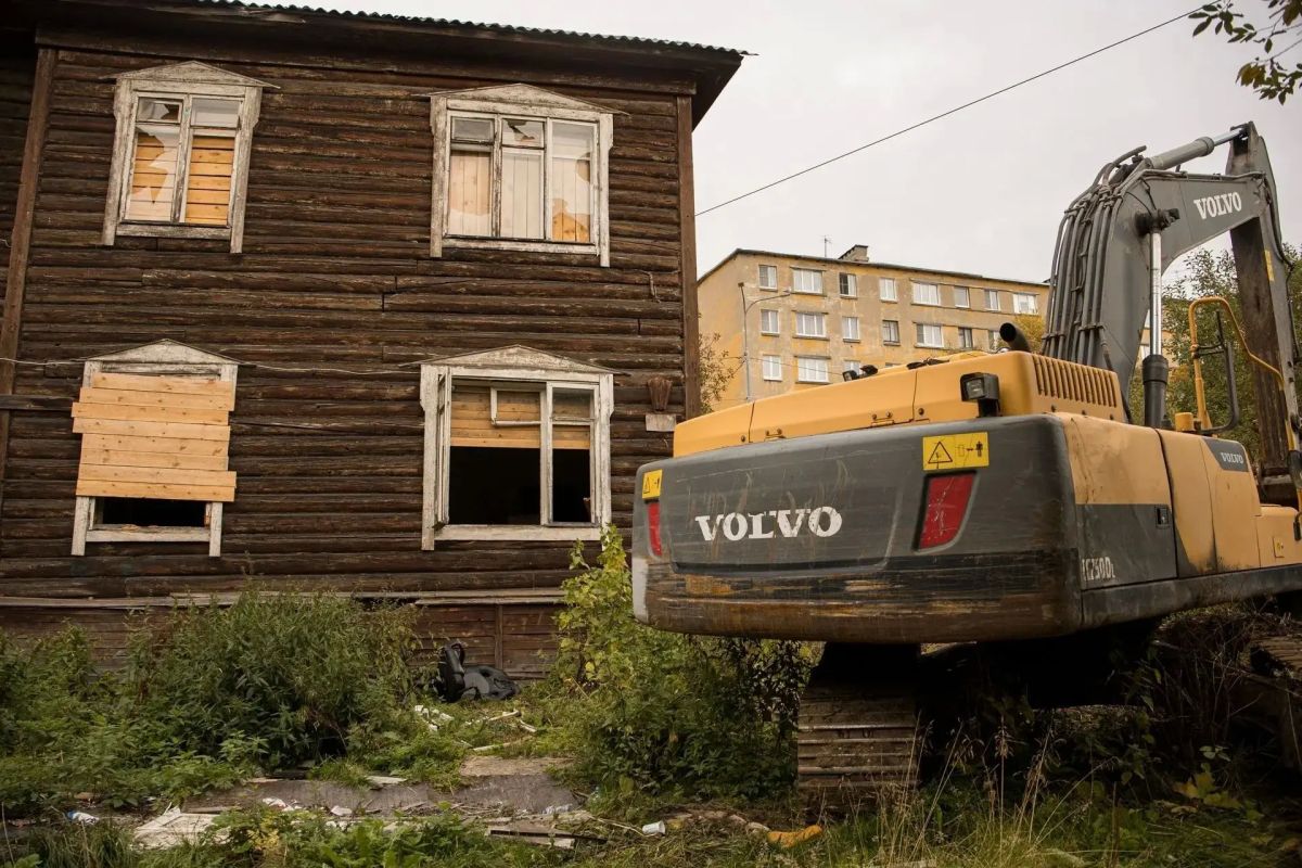 В Мурманске снесен еще один ветхий дом В Мурманске снесен еще один ветхий дом