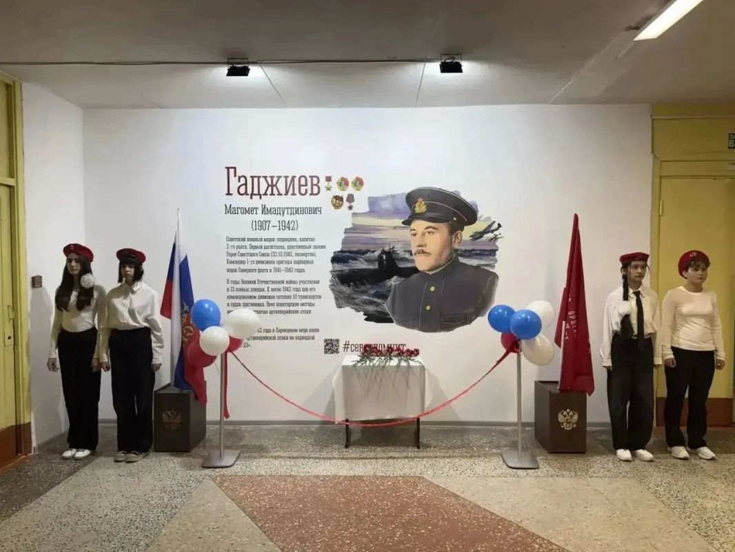 В День единых действий в Мурманской области открыли новые муралы и «Парты Героя» В День единых действий в Мурманской области открыли новые муралы и «Парты Героя»