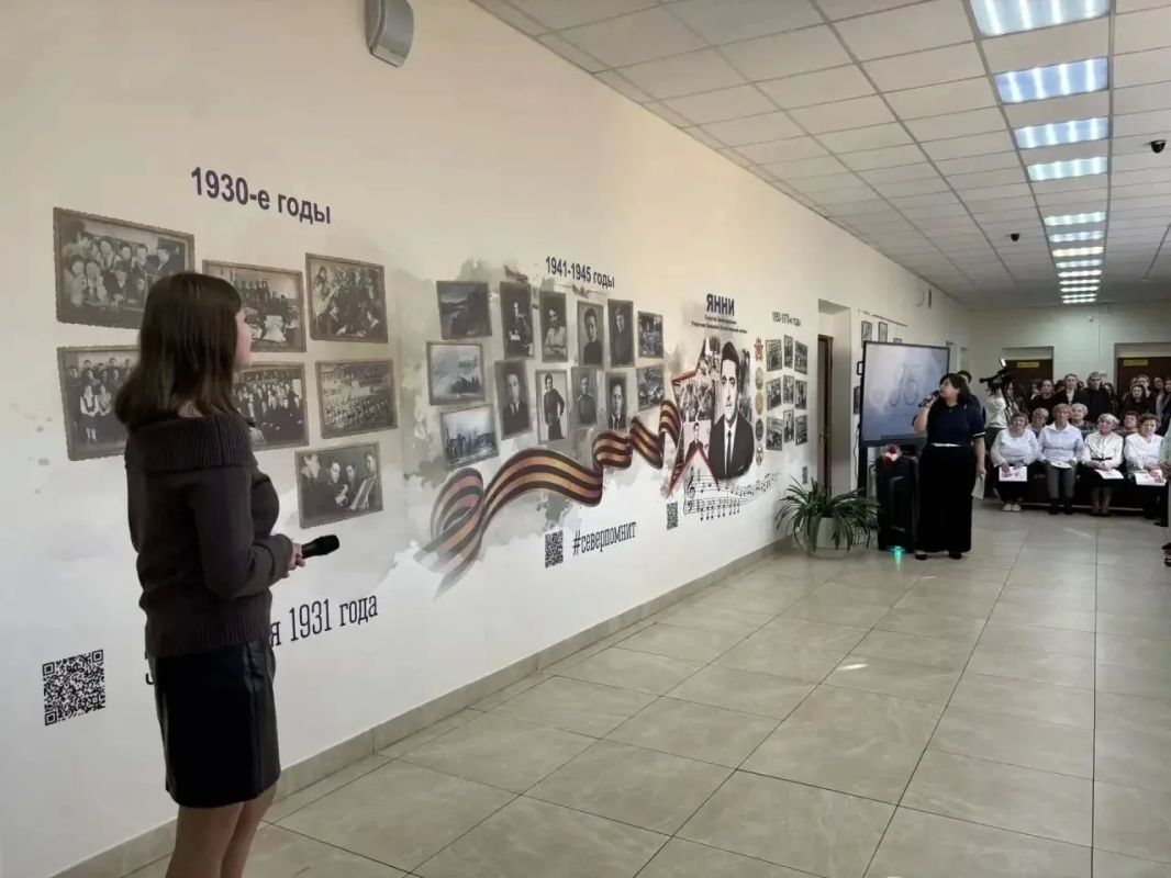 В День единых действий в Мурманской области открыли новые муралы и «Парты Героя» В День единых действий в Мурманской области открыли новые муралы и «Парты Героя»