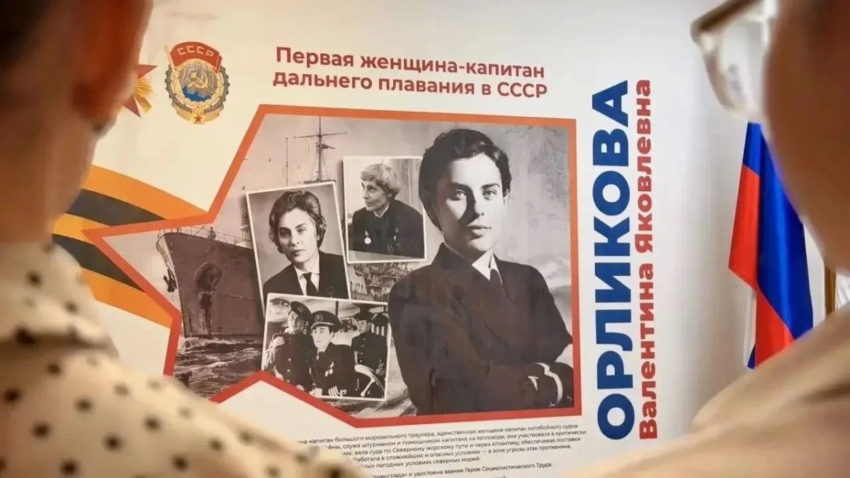 В школах и колледжах Мурманской области открыли новые муралы и "Парты Героя" В школах и колледжах Мурманской области открыли новые муралы и "Парты Героя"